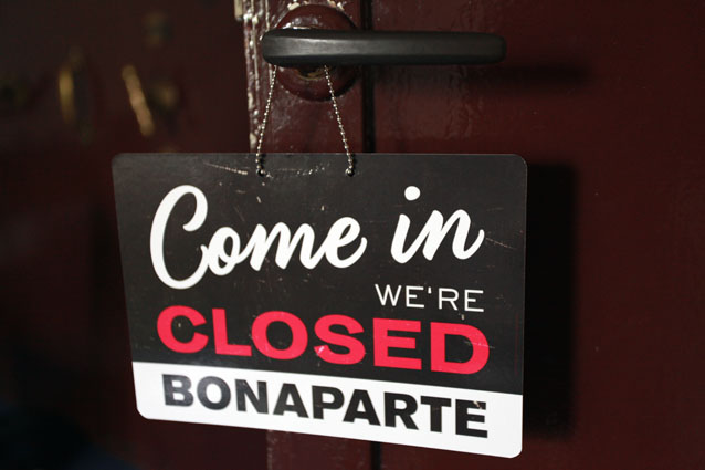bonaparte-sorry-were-open-schild